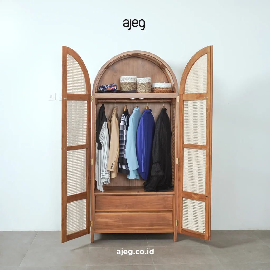 Pilihan Lemari Kayu Jati 2 Pintu Natural yang Bikin Kamar Makin Homey